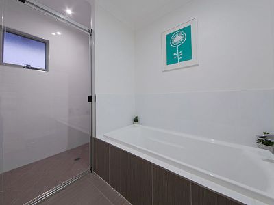 24 Feathertail Pl, Wakerley