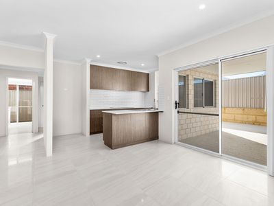 17 Desert Pea Loop, Piara Waters