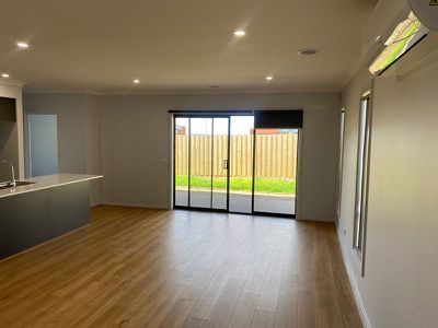 4 Shrubs Road, Mambourin