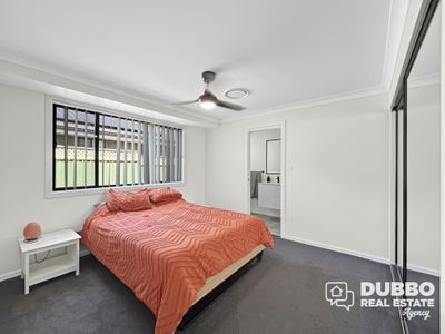 52A Dunheved Circle, Dubbo