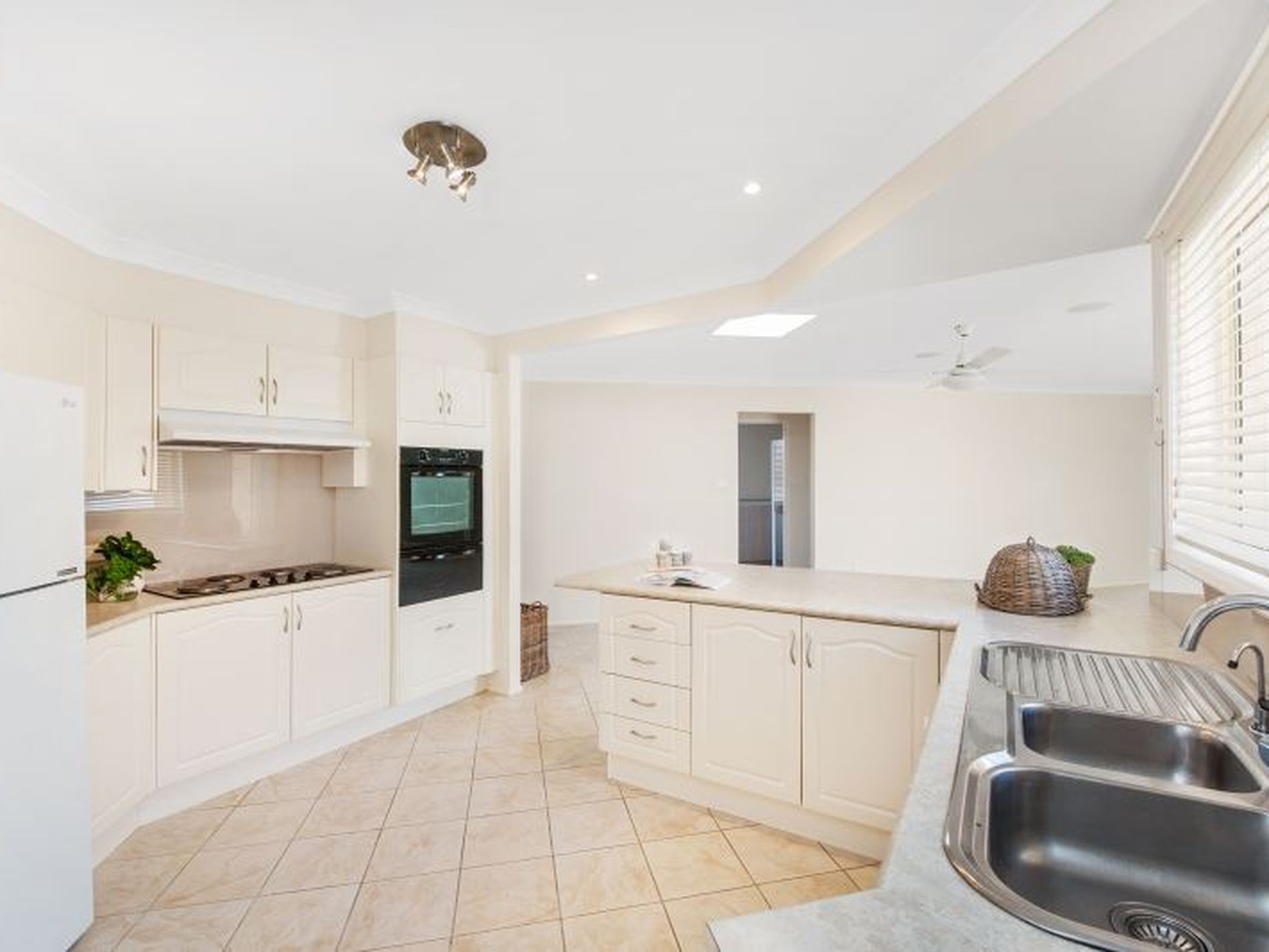 9 Maria Ave, Burrill Lake