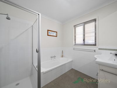 34 Freeburgh Avenue , Mount Beauty