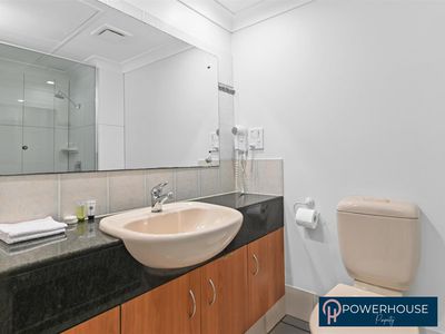 18 / 233-237 Esplanade, Cairns North