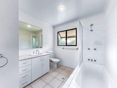 8 / 16 Beach Road, Cannonvale