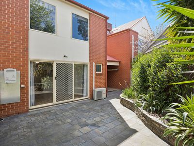 3 / 2 John Hindmarsh Frontage, Brompton