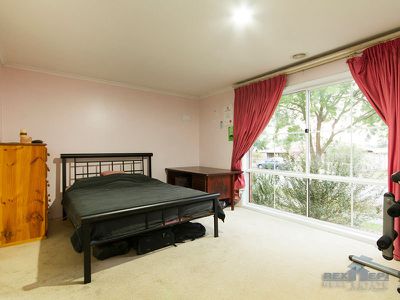 40 Lake View Drive, Narre Warren South