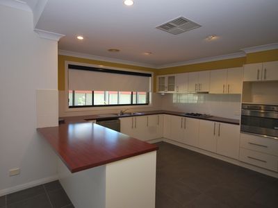 17 Hasting Court, Dubbo