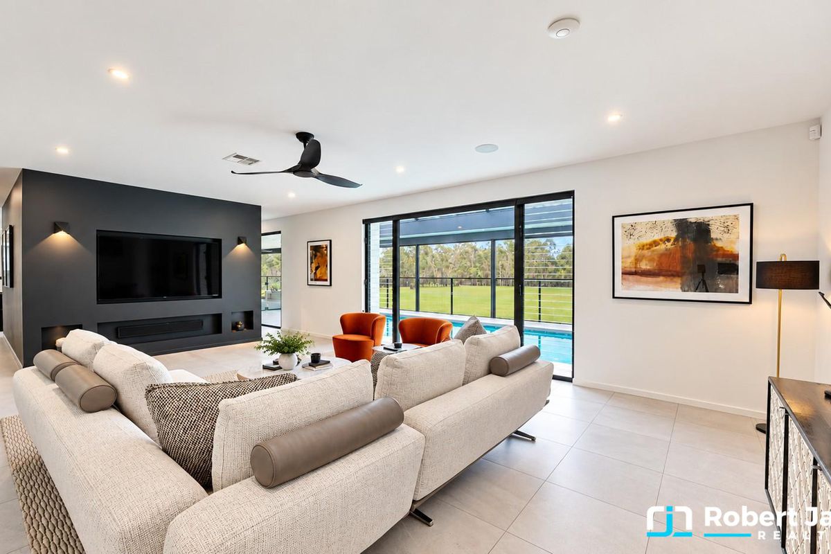 24 Amaroo Place, Cooroibah