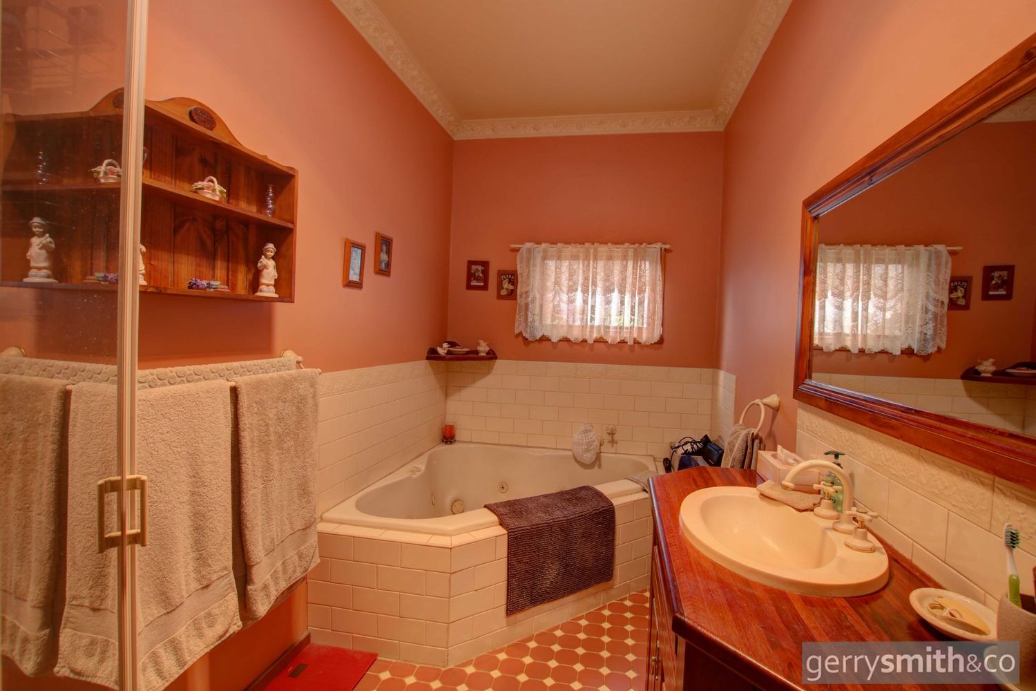 72 Williams Road, Horsham