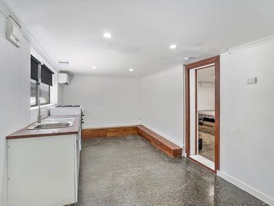 1 / 136 Hoffmans Road, Essendon