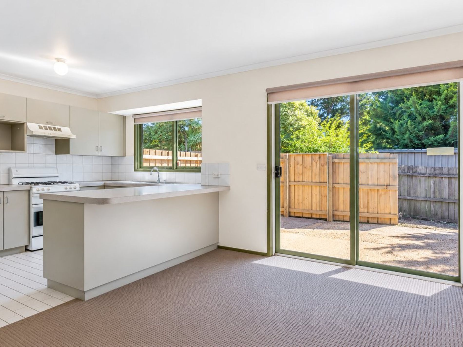 2 / 95 Songlark Crescent, Werribee
