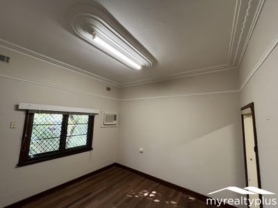 128 Robert Street, Como