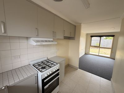 4 / 2 Mimosa Street, Newcomb