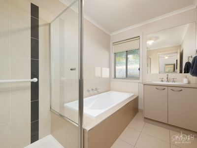 2 OLSEN PLACE, Baranduda