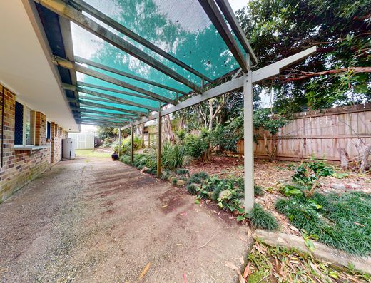 Private home at end of cul-de-sac image 11