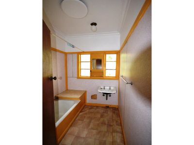 77 Lakeside Avenue , Mount Beauty
