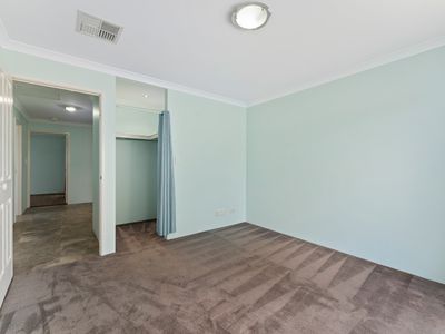 8 Marra Way, South Lake