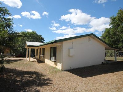5 BROKER STREET, Grand Secret