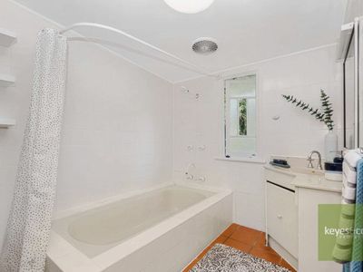 98 Stagpole Street, West End