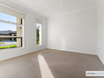 10 Minnehaha Way, Point Cook
