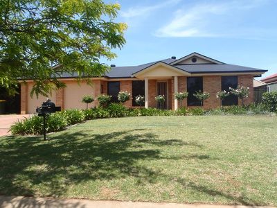 12 Nepean Place, Dubbo