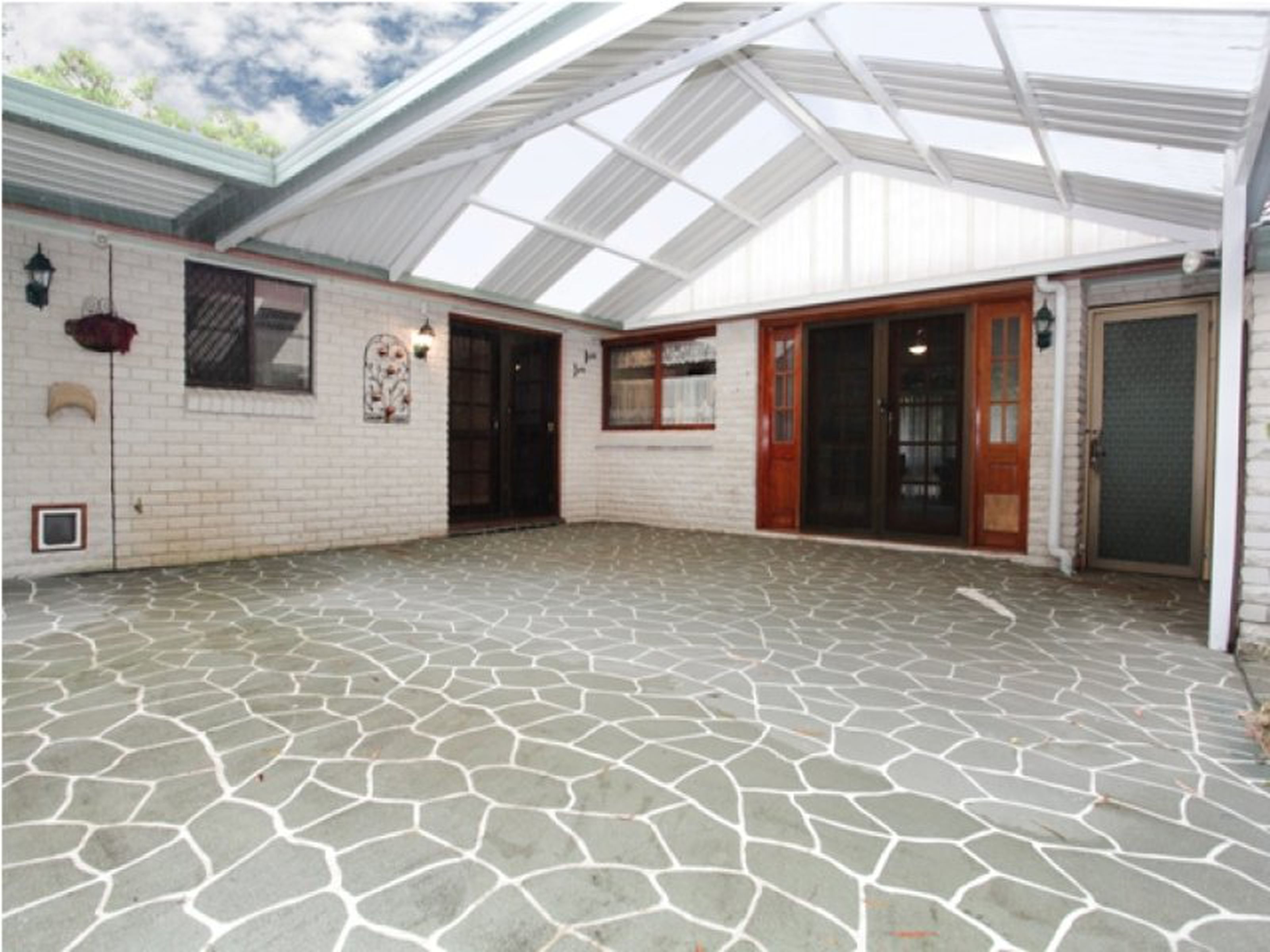 17 Batman Crescent , SPRINGWOOD