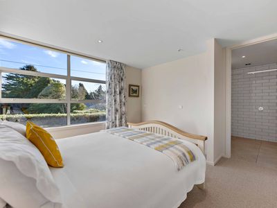 335 Highcliff Road, Highcliff