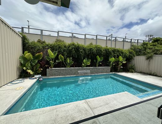 Large Family home in prime location!