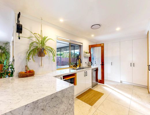 The Complete Package - Renovated, Pool & Caravan Parking image 7