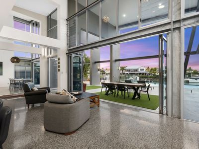 8 Carling Court, Raby Bay