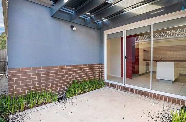 28 Lakeside Drive, Roxburgh Park