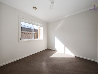 4 Yaleri Rise, Werribee