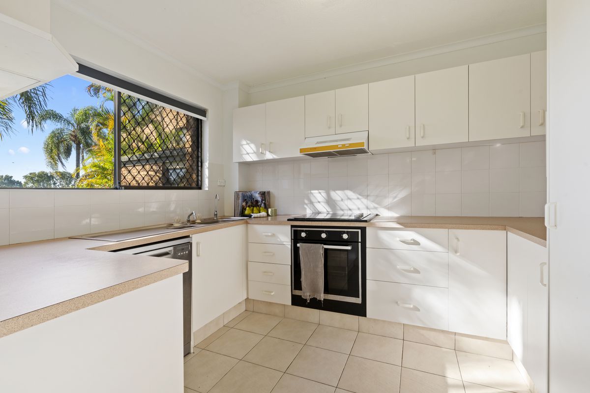 2 / 22 Dunlop Court, Mermaid Waters