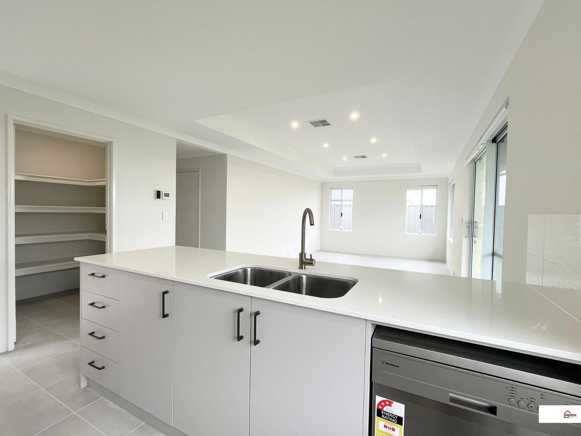 12 Oxley Street, Lakelands