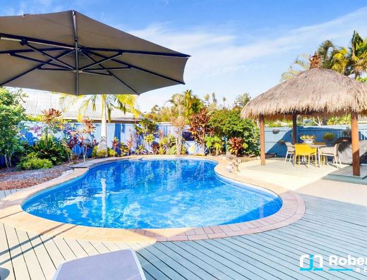 Spacious Home Offering Privacy, Pool & Side Access image 2