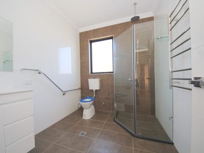 8 / 3 St Johns Avenue, Auburn