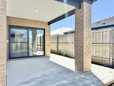 3 Farmingdale Street, Manor Lakes
