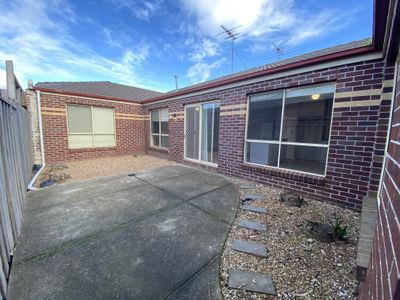 2 / 24 Coolabah Crescent, Hoppers Crossing