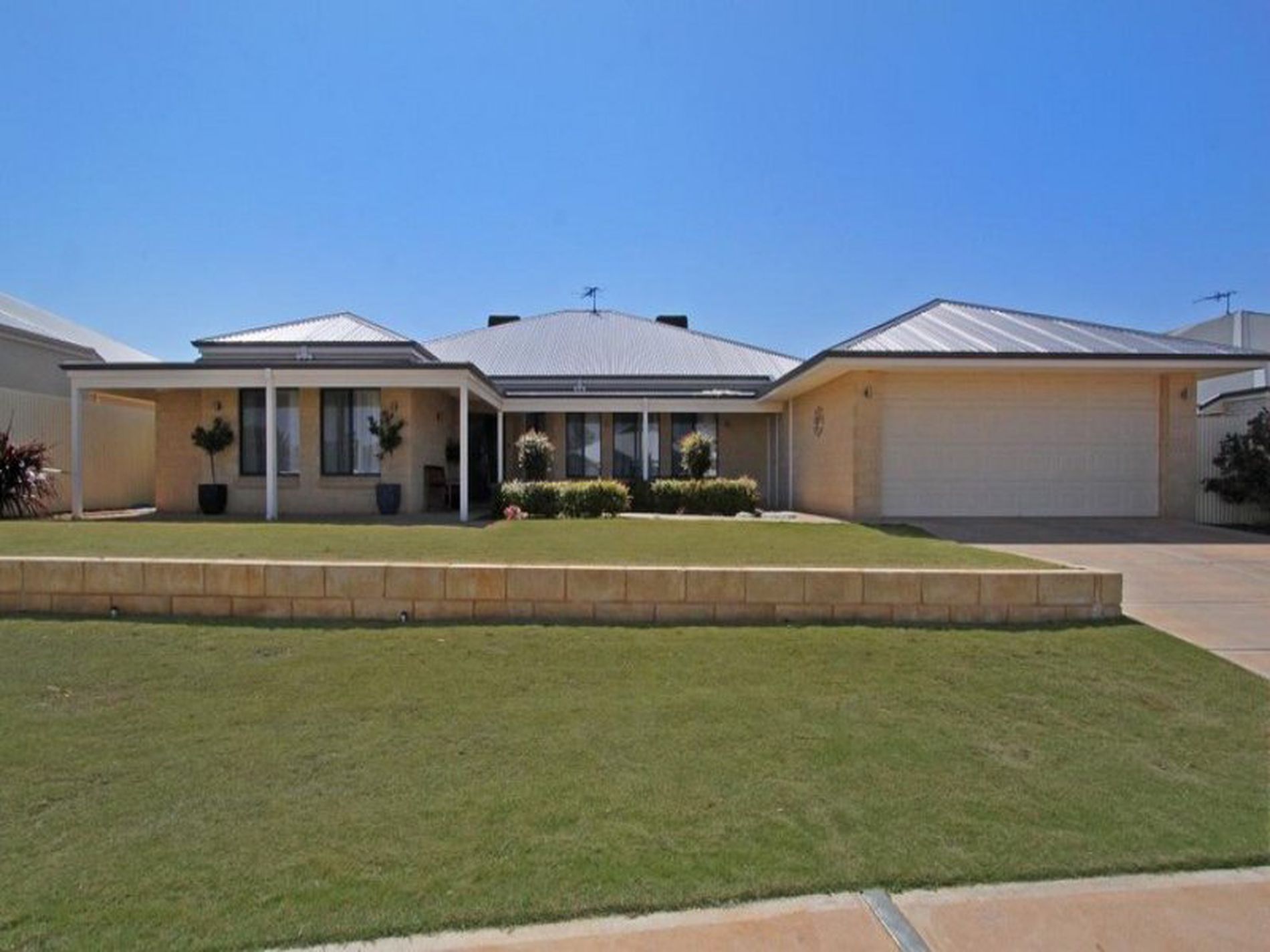 16 Vitali Crescent, Somerville