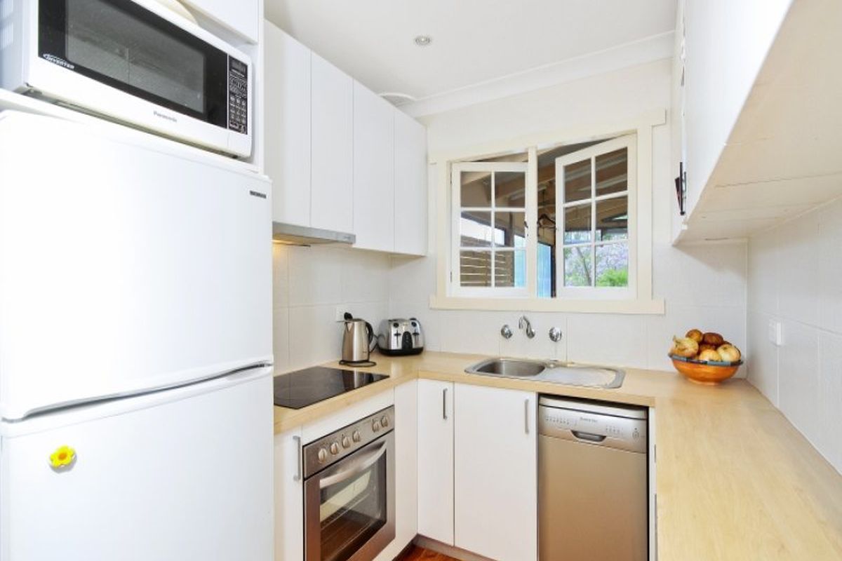 4 Toorak, Erina