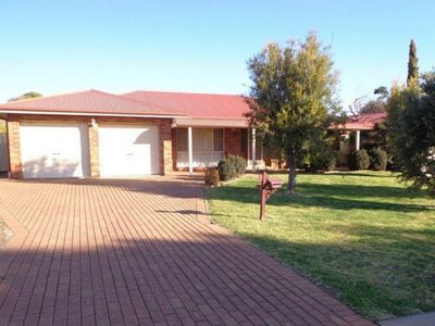 8 Twickenham Drive, Dubbo