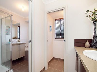 44 Norelle Crescent, Golden Square