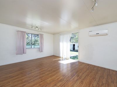 21 Laurel Street, Woodridge