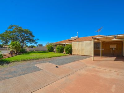 4 Yanderra Crescent, South Hedland