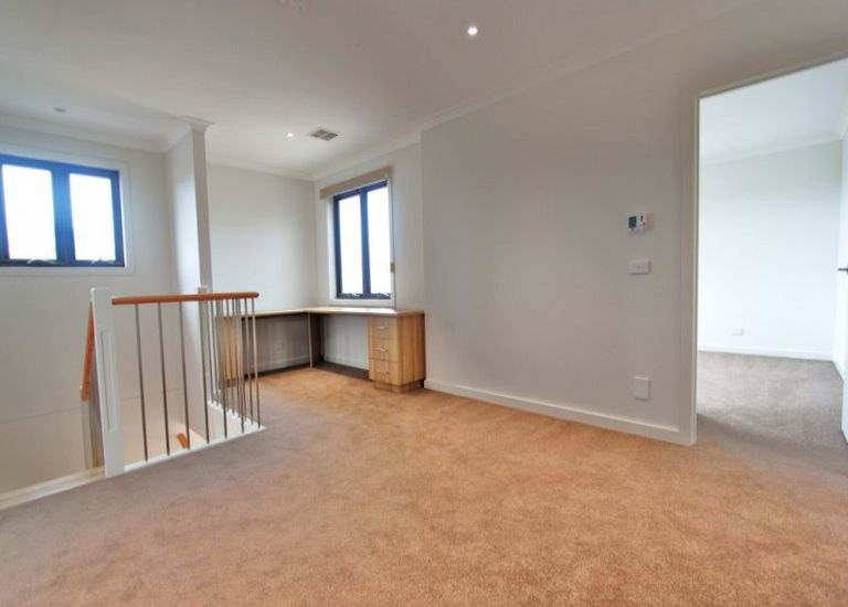 2 / 22 Sumersett Avenue, Oakleigh South