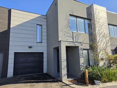 17 / 47 Waterhaven Boulevard, Point Cook
