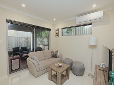 4/7 Mahlberg Avenue, Woodlands