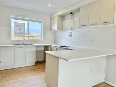 16 Bloomingburg Road, Manor Lakes
