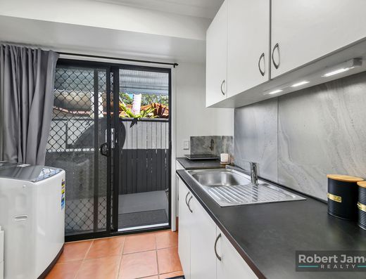 UNIQUE DUAL LIVING AT ITS BEST image 34