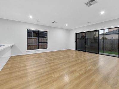 13 Carcoola Rise, Clyde North